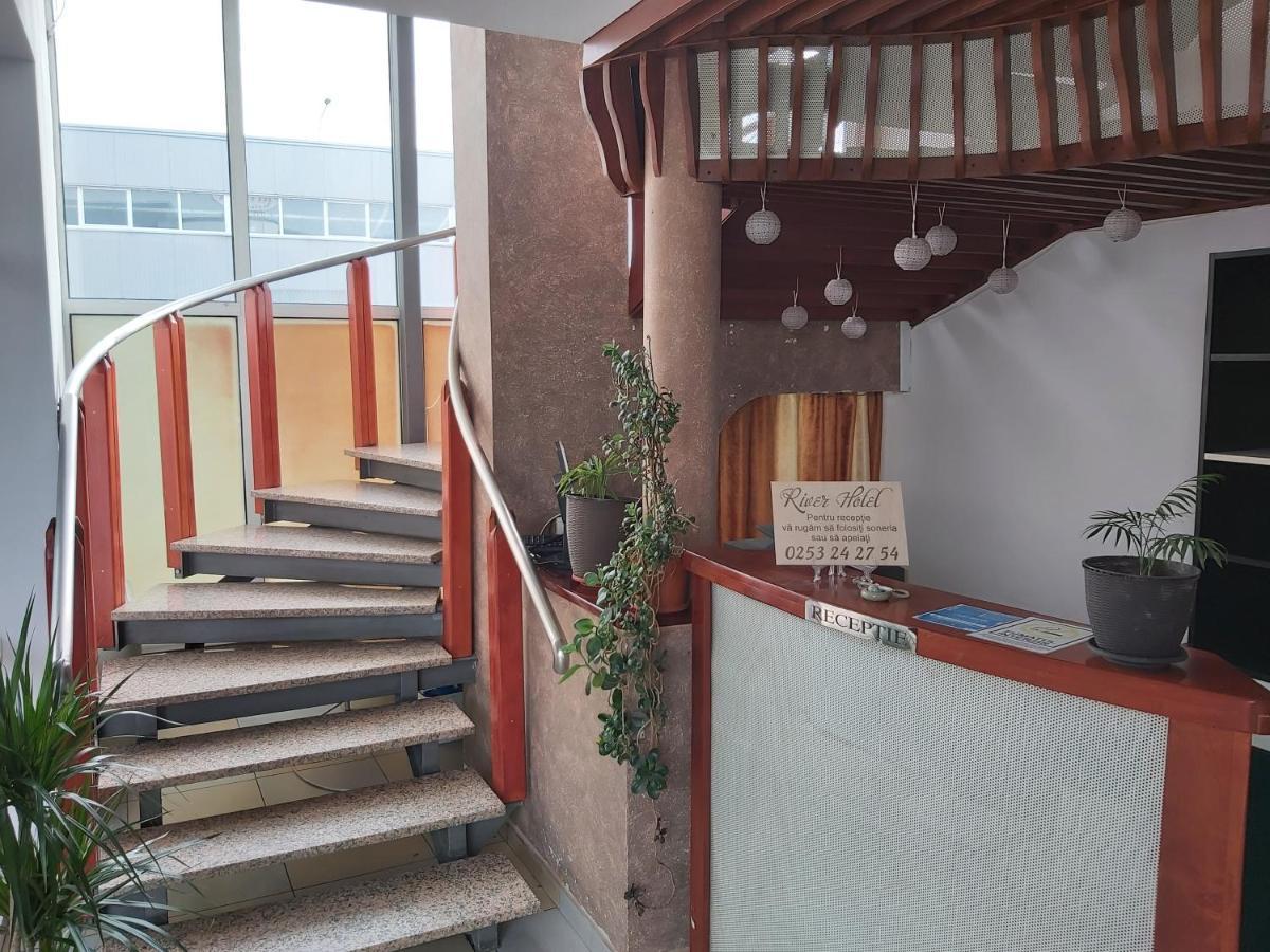 Hotel River Târgu Jiu Eksteriør bilde